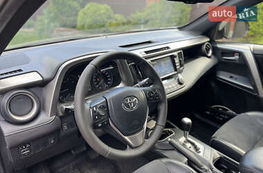 Позашляховик / Кросовер Toyota RAV4 2016 в 