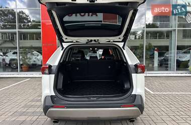 Внедорожник / Кроссовер Toyota RAV4 2022 в 