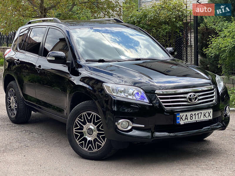 Внедорожник / Кроссовер Toyota RAV4 2011 в 