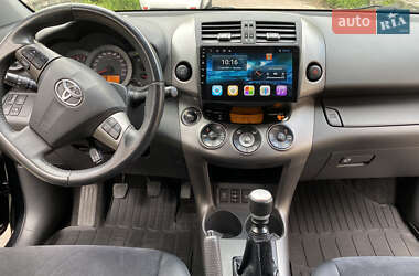 Внедорожник / Кроссовер Toyota RAV4 2011 в 