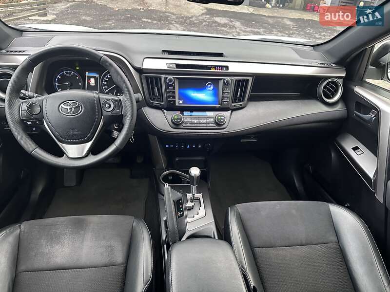 Позашляховик / Кросовер Toyota RAV4 2015 в Сумах