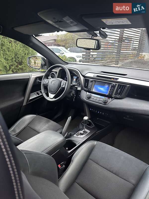 Позашляховик / Кросовер Toyota RAV4 2015 в Сумах