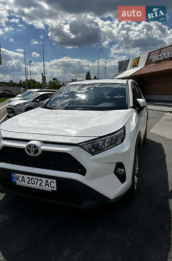 Внедорожник / Кроссовер Toyota RAV4 2019 в 