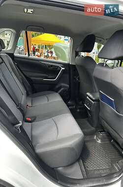 Внедорожник / Кроссовер Toyota RAV4 2019 в 