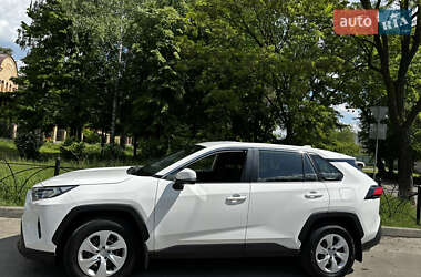 Внедорожник / Кроссовер Toyota RAV4 2019 в 