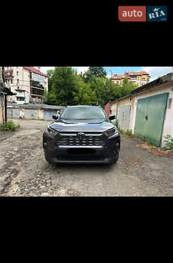 Позашляховик / Кросовер Toyota RAV4 2021 в Львові