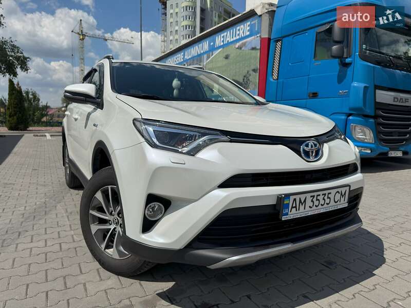 Внедорожник / Кроссовер Toyota RAV4 2017 в Житомире