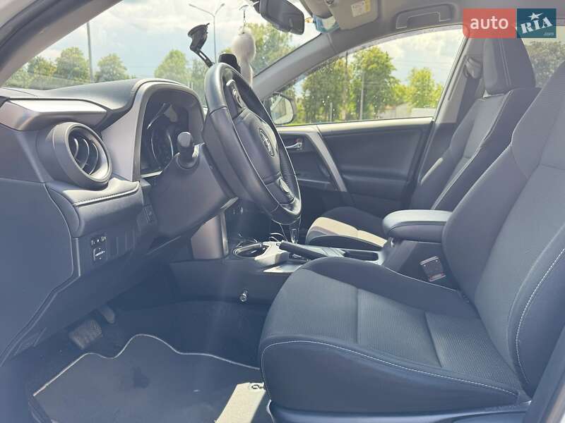 Внедорожник / Кроссовер Toyota RAV4 2017 в Житомире