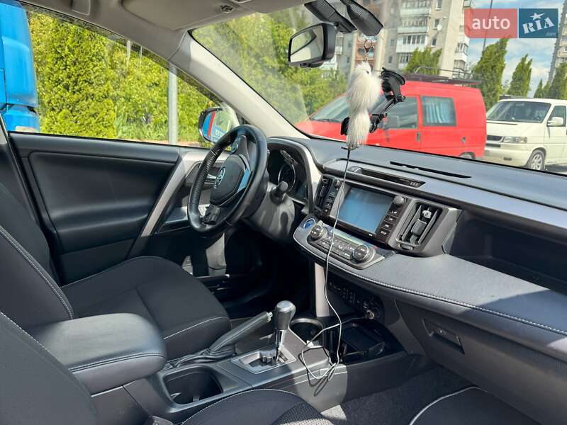 Внедорожник / Кроссовер Toyota RAV4 2017 в Житомире