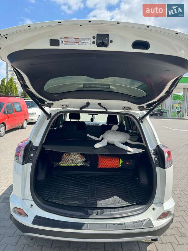 Внедорожник / Кроссовер Toyota RAV4 2017 в Житомире