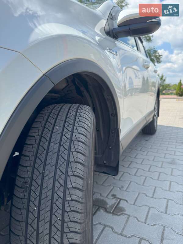 Внедорожник / Кроссовер Toyota RAV4 2017 в Житомире