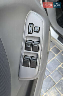 Внедорожник / Кроссовер Toyota RAV4 2003 в 