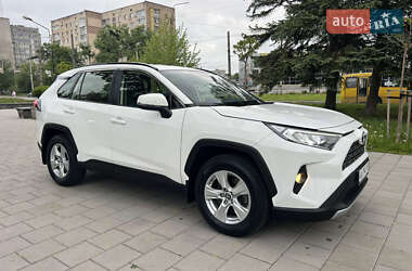 Внедорожник / Кроссовер Toyota RAV4 2019 в Киеве