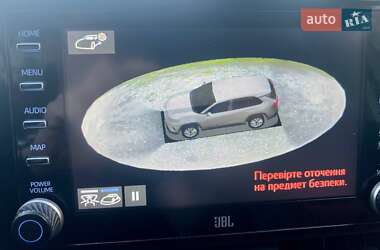 Позашляховик / Кросовер Toyota RAV4 2020 в 
