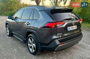 Позашляховик / Кросовер Toyota RAV4 2020 в 