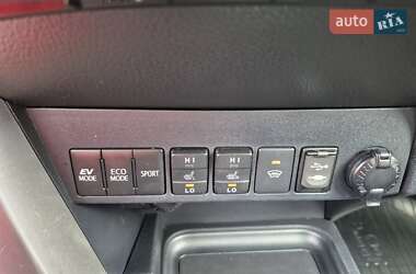 Позашляховик / Кросовер Toyota RAV4 2018 в 