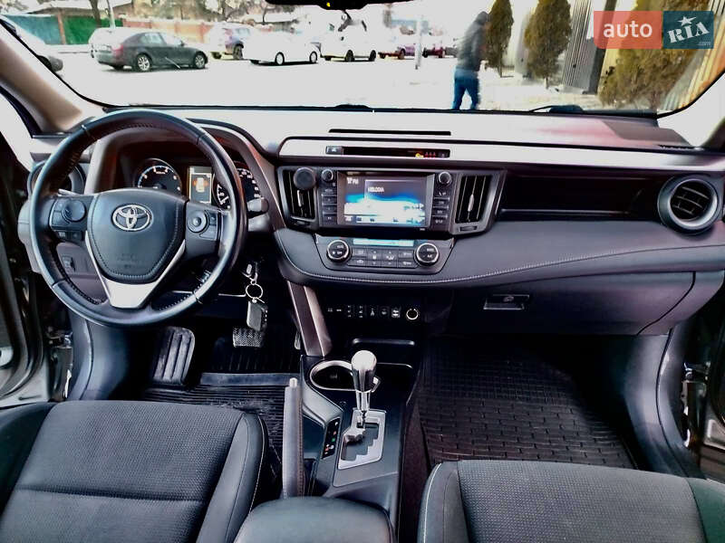 Позашляховик / Кросовер Toyota RAV4 2017 в Києві