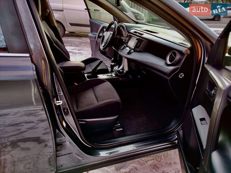 Позашляховик / Кросовер Toyota RAV4 2017 в Києві