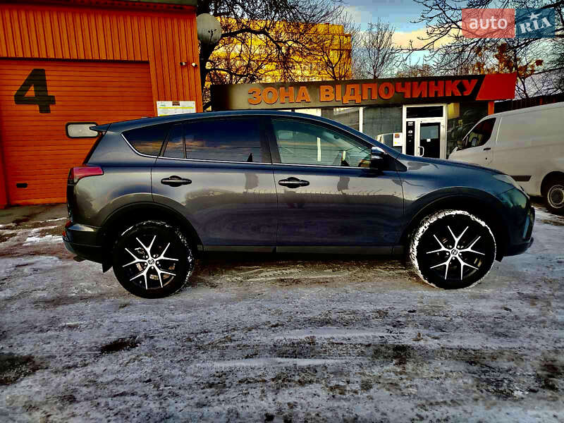 Позашляховик / Кросовер Toyota RAV4 2017 в Києві