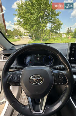 Позашляховик / Кросовер Toyota RAV4 2019 в 
