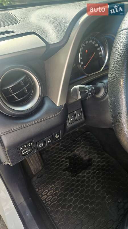 Позашляховик / Кросовер Toyota RAV4 2013 в Житомирі