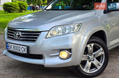 Позашляховик / Кросовер Toyota RAV4 2010 в 