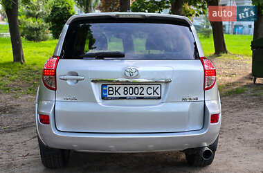 Позашляховик / Кросовер Toyota RAV4 2010 в 