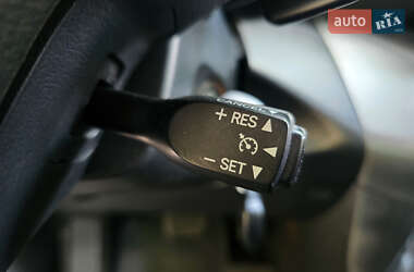 Позашляховик / Кросовер Toyota RAV4 2010 в 