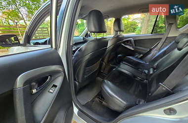 Позашляховик / Кросовер Toyota RAV4 2010 в 