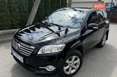 Внедорожник / Кроссовер Toyota RAV4 2010 в 