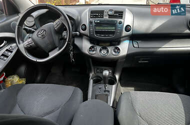Внедорожник / Кроссовер Toyota RAV4 2010 в 