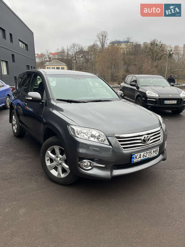 Позашляховик / Кросовер Toyota RAV4 2011 в 