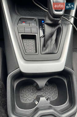 Внедорожник / Кроссовер Toyota RAV4 2020 в 