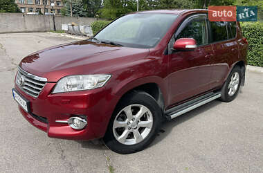 Внедорожник / Кроссовер Toyota RAV4 2010 в 