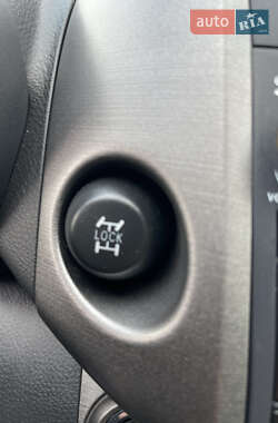 Внедорожник / Кроссовер Toyota RAV4 2010 в 