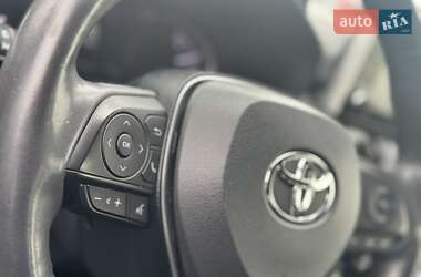 Внедорожник / Кроссовер Toyota RAV4 2019 в 