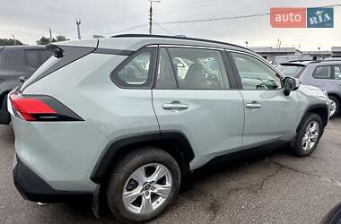 Внедорожник / Кроссовер Toyota RAV4 2019 в 