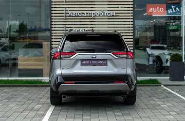 Внедорожник / Кроссовер Toyota RAV4 2020 в 
