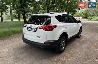 Позашляховик / Кросовер Toyota RAV4 2015 в 
