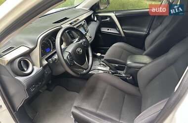 Позашляховик / Кросовер Toyota RAV4 2015 в 