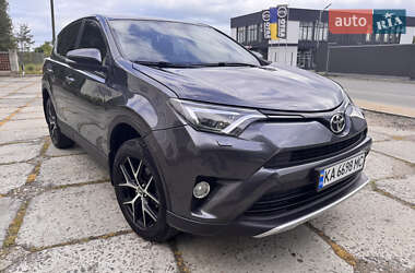 Позашляховик / Кросовер Toyota RAV4 2016 в 