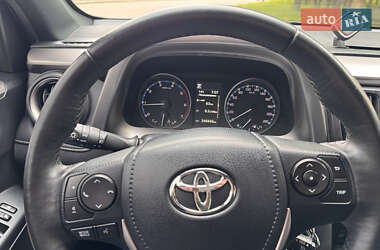 Позашляховик / Кросовер Toyota RAV4 2016 в 