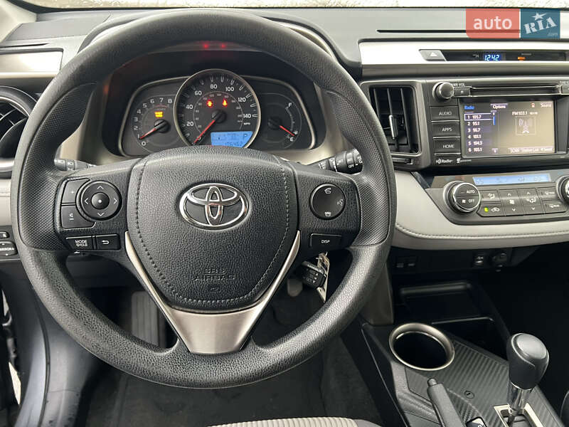 Внедорожник / Кроссовер Toyota RAV4 2015 в Киеве
