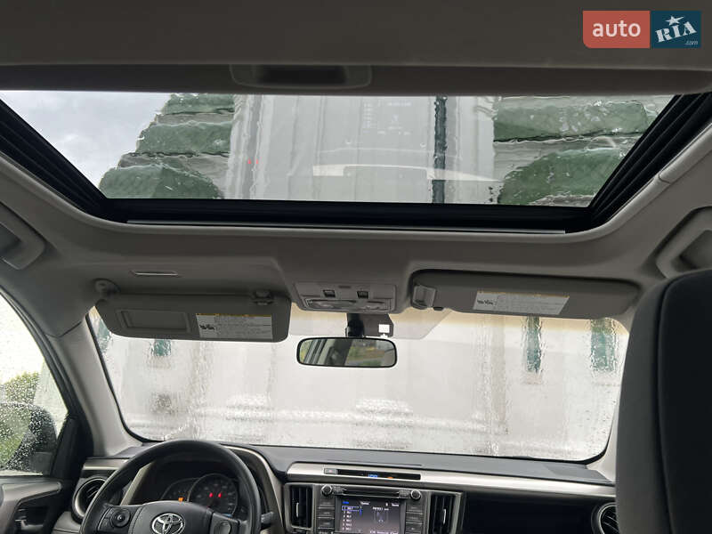 Внедорожник / Кроссовер Toyota RAV4 2015 в Киеве