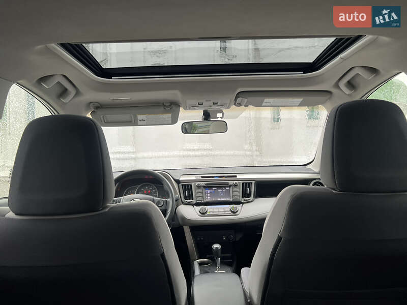 Внедорожник / Кроссовер Toyota RAV4 2015 в Киеве