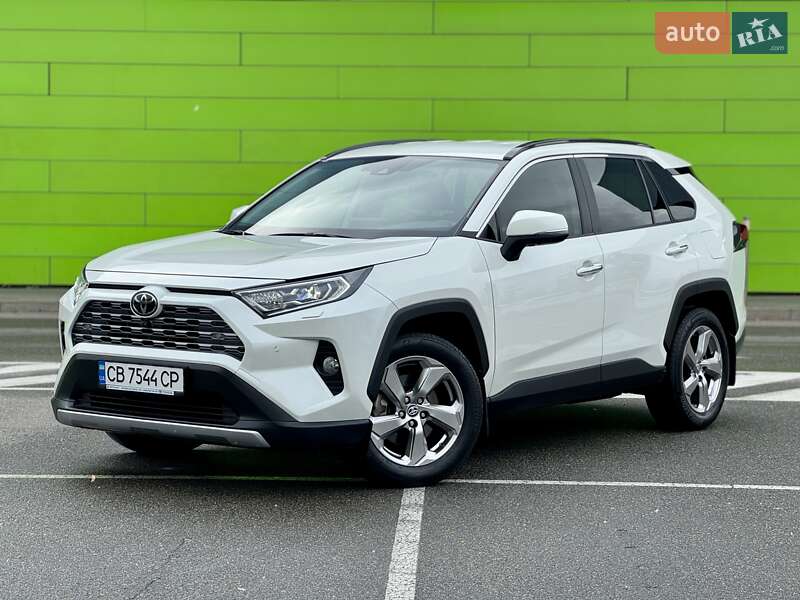 Позашляховик / Кросовер Toyota RAV4 2020 в 