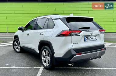Позашляховик / Кросовер Toyota RAV4 2020 в 