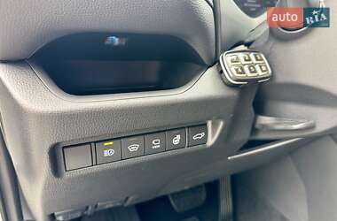 Позашляховик / Кросовер Toyota RAV4 2020 в 