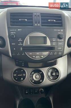 Позашляховик / Кросовер Toyota RAV4 2008 в 