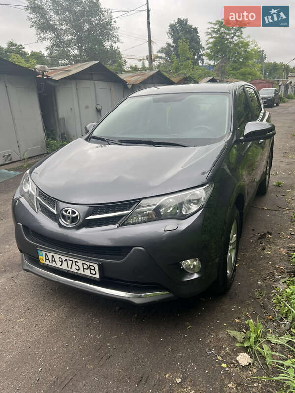 Позашляховик / Кросовер Toyota RAV4 2013 в 